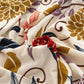 Housse de coussin rouge montrant la texture douce