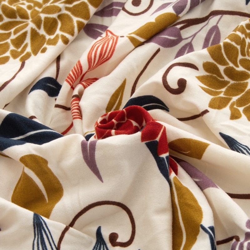 Housse de coussin rouge montrant la texture douce