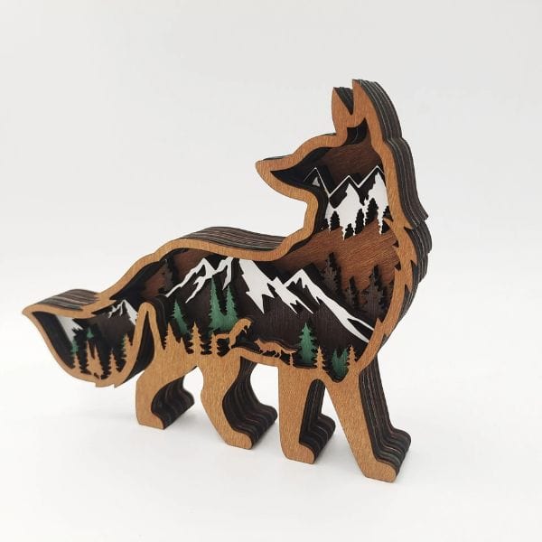 Détail sculpté de forêt et montagne sur veilleuse renard