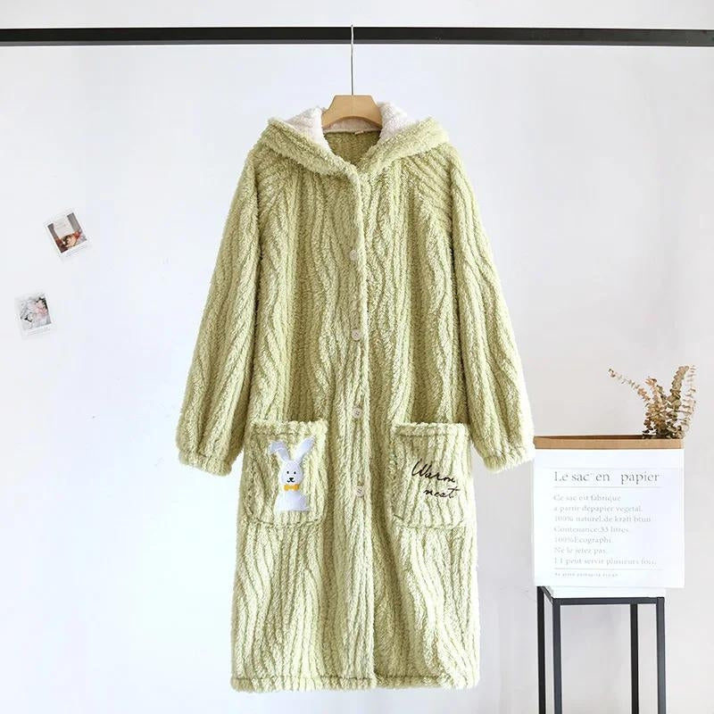 Vue de face d'une robe de chambre Pilou Pilou verte