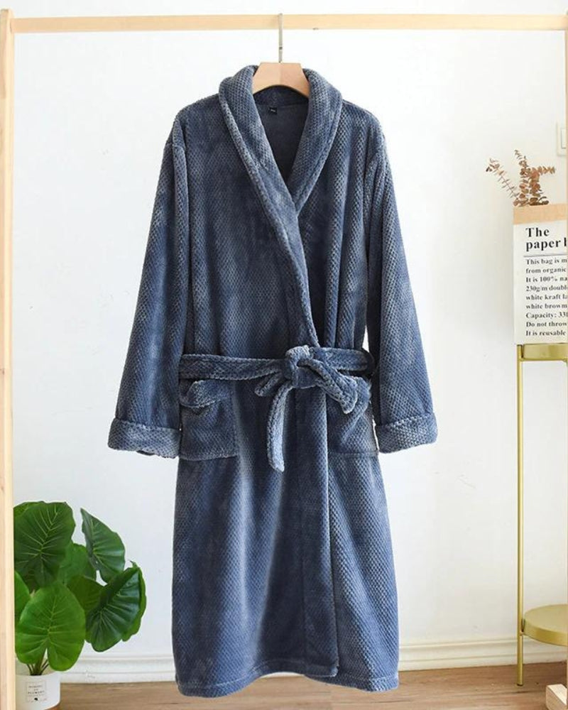 Détail de la ceinture et des poches d'une robe de chambre douce