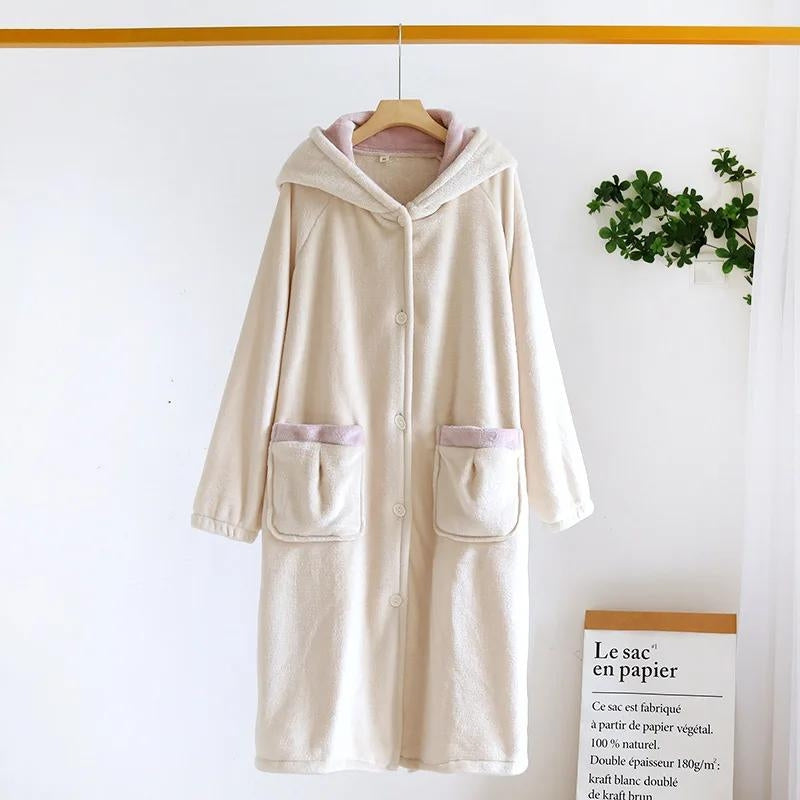 Robe de chambre beige en Pilou Pilou avec capuche et poches