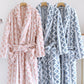 Robe de chambre homme à motifs croisés bleus et blancs