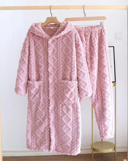 Robe de chambre rose avec capuche, vue de dos
