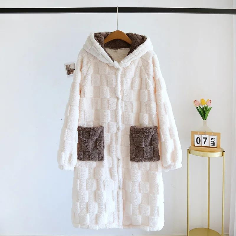 Vue de face d'une robe de chambre chaude en Pilou Pilou