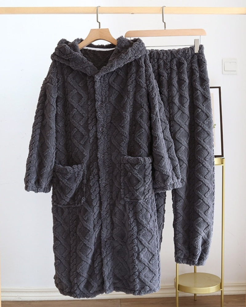 Détail des boutons et texture douce de la robe