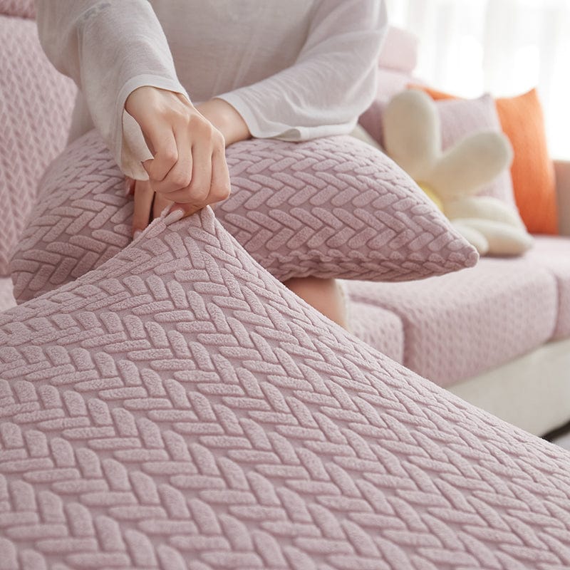 Housse polaire rose clair sur coussin de canapé