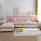 Housse rose clair protégeant un coussin de canapé