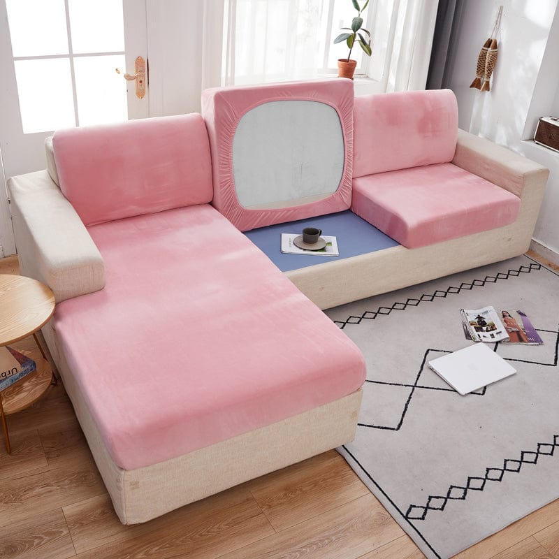 Housse en velours rose ajustée sur un coussin