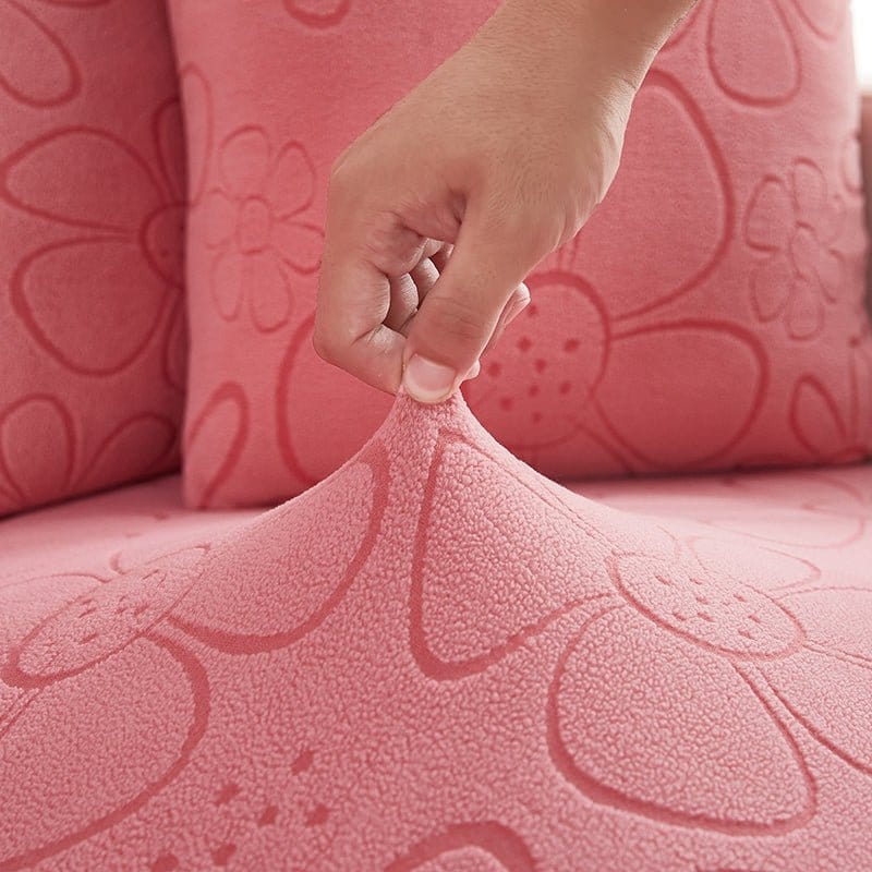 Housse polaire rose avec motif floral sur coussin de canapé