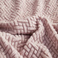 Housse polaire extensible sur coussin de canapé