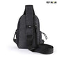 Sac à dos noir mono-brettelle sur fond blanc