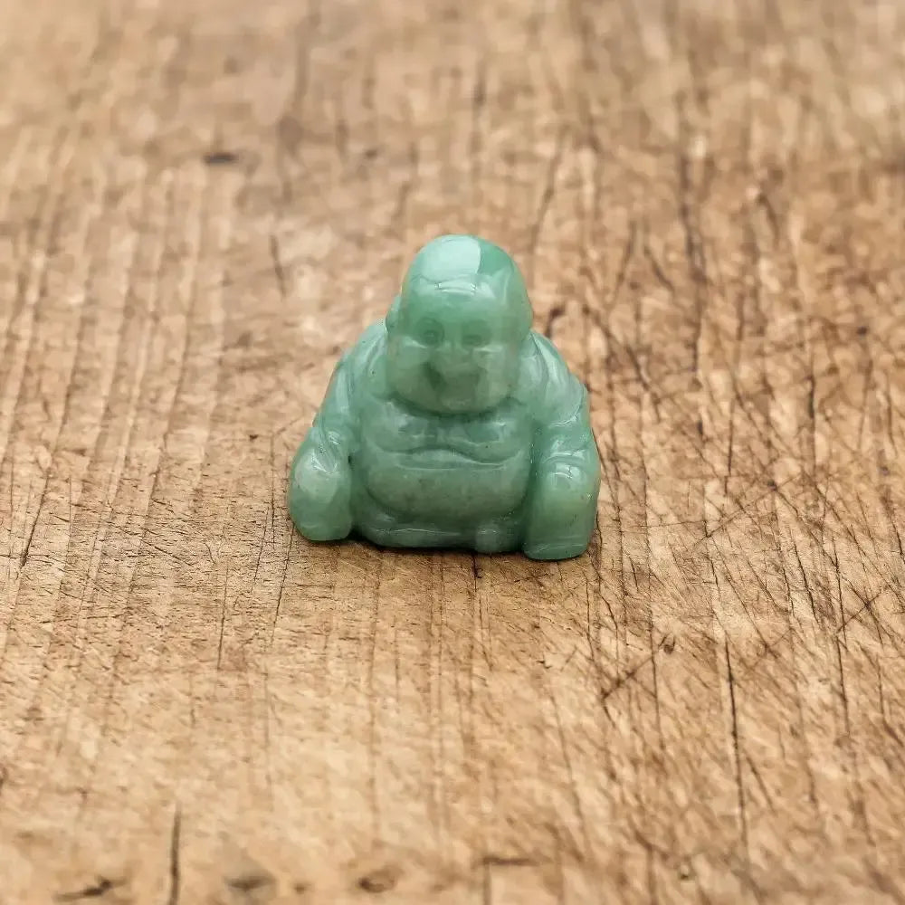 Statue de Bouddha rieur, taillée avec soin dans une pierre naturelle