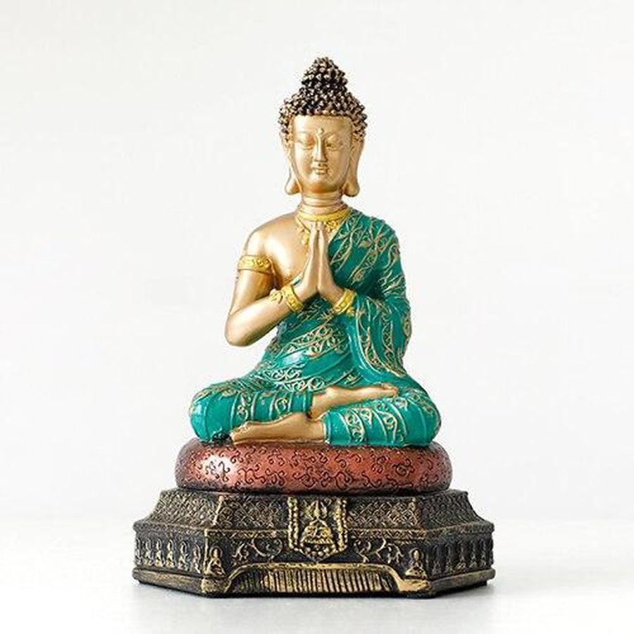 Détail du visage serein d'un Bouddha Anjali-Mudra doré