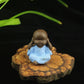 Statuette de moine, céramique, mains sur les oreilles
