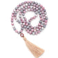 Détail des perles de rhodonite givrée sur le mala