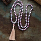 Zoom sur les nuances de rhodonite du mala