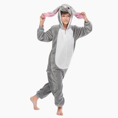 Enfant portant un surpyjama lapin en polaire douce