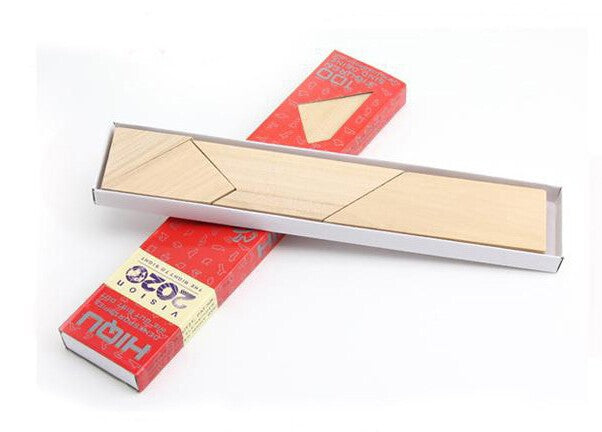 Pièces de tangram en bois formant un T