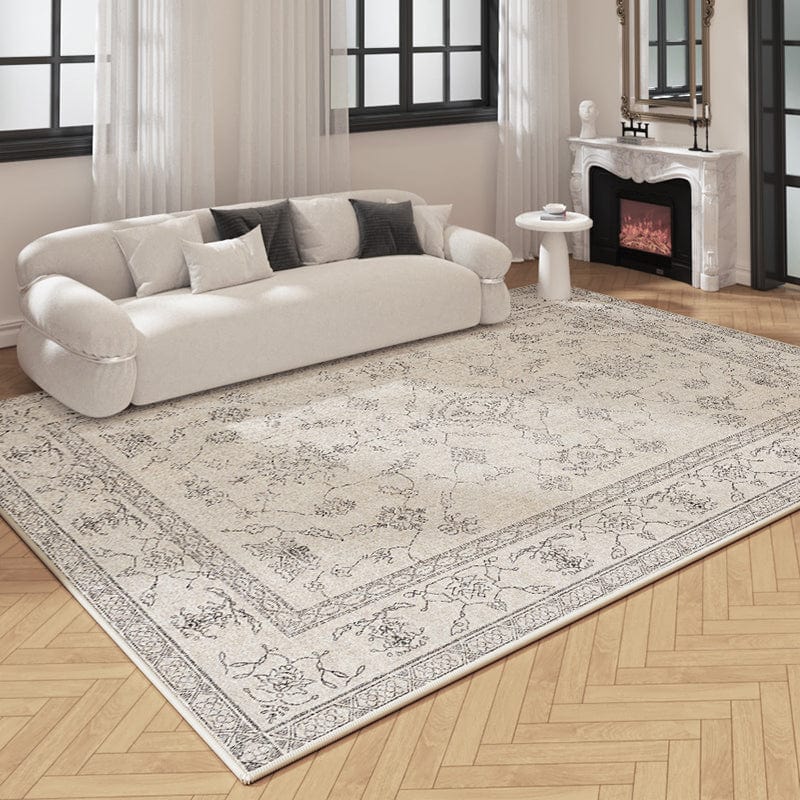 Tapis beige sur sol carrelé, ambiance chaleureuse