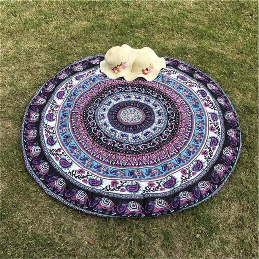Vue d'ensemble du tapis mandala déployé sur sol clair