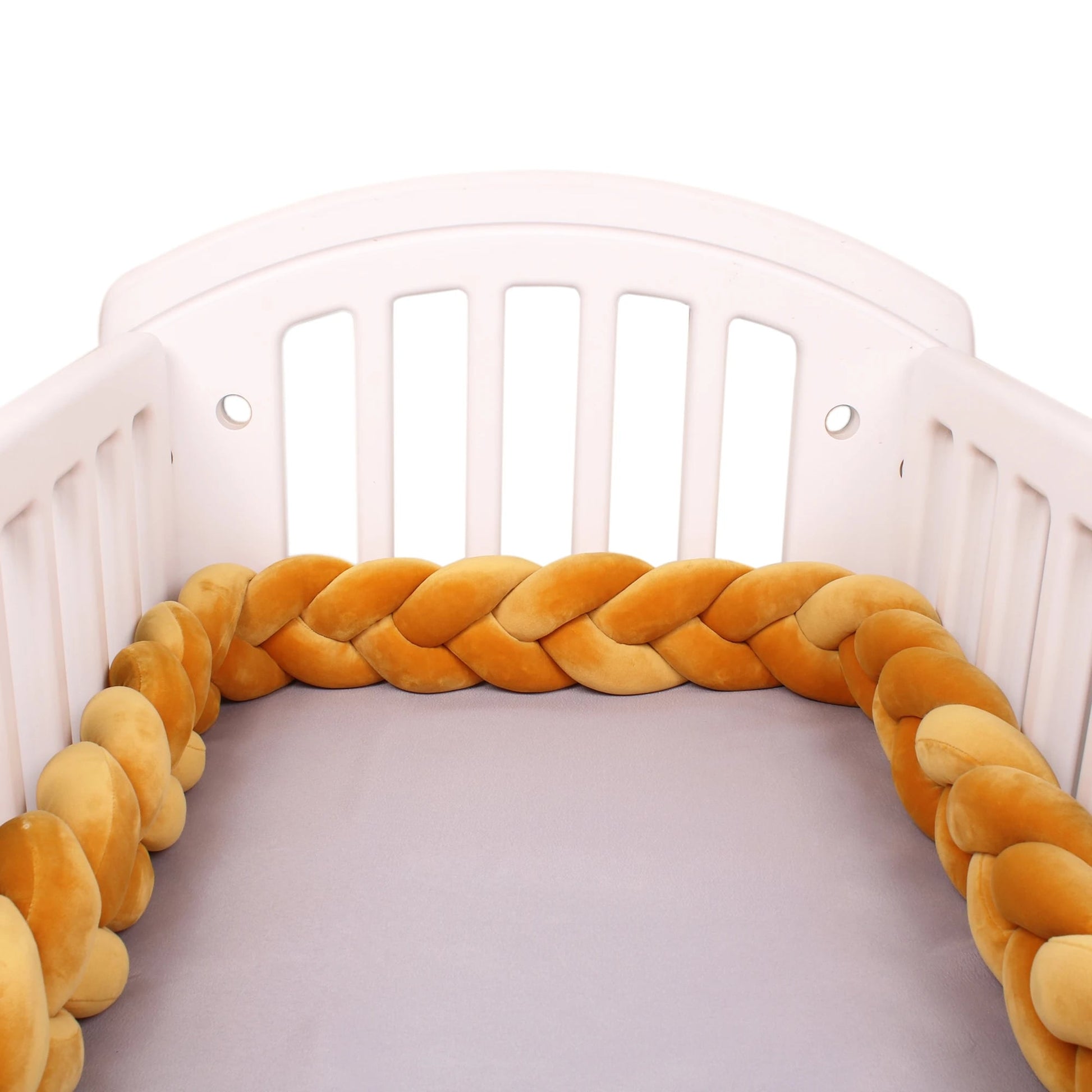 Détail du tressage orange, barrière sécurisante pour berceau