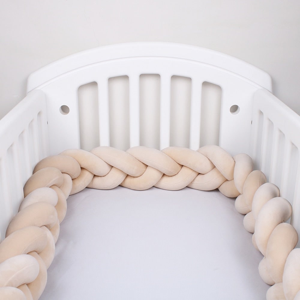 Gros plan sur la texture velours de la tresse beige