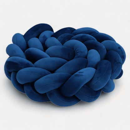 Tresse de lit bleu posée sur un lit de bébé