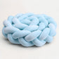 Gros plan sur la texture velours de la tresse bleue