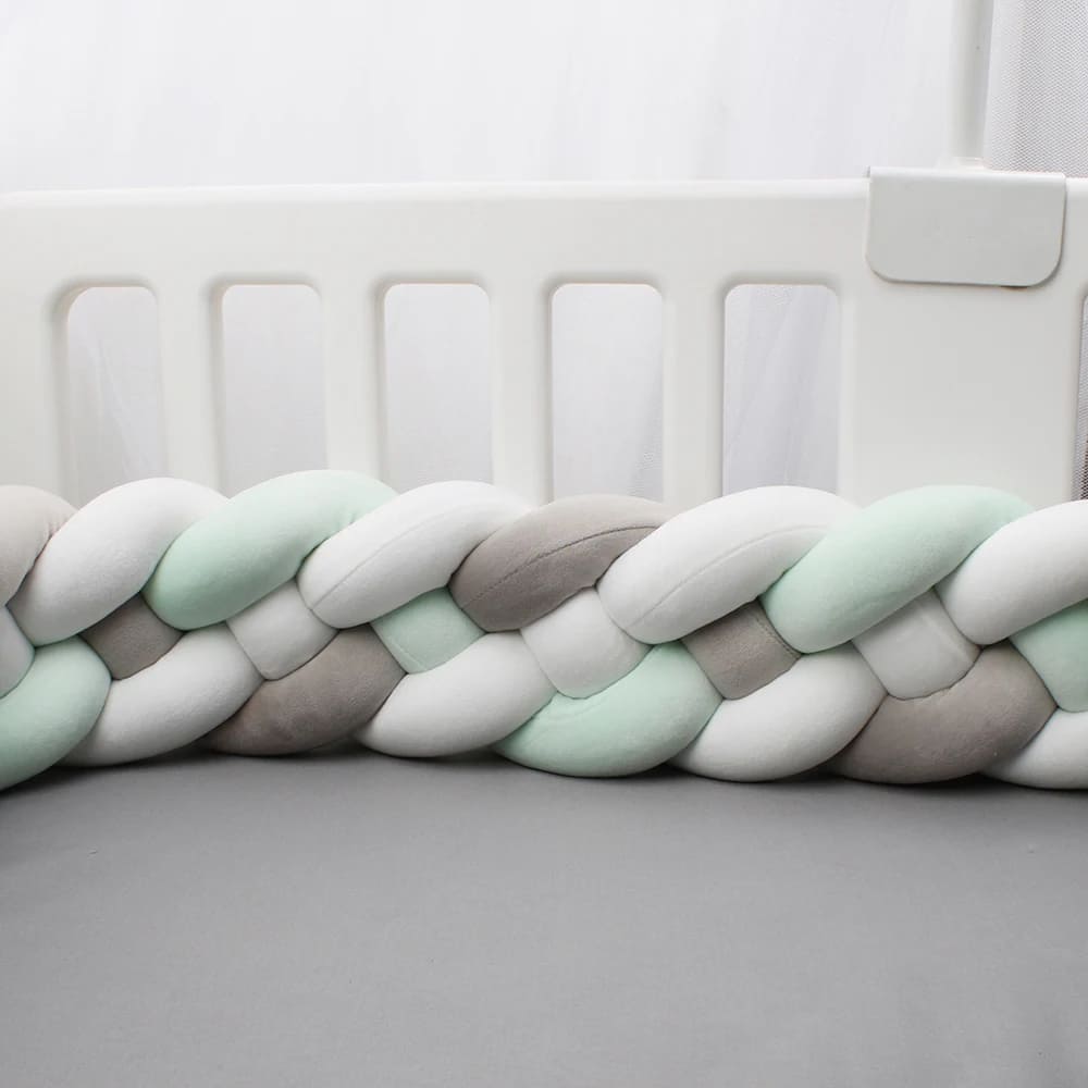 Tresse de lit installée dans un berceau, vue d'ensemble