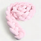 Détail du tressage serré en coton rose respirant