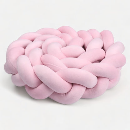 Vue d'ensemble de la tresse rose dans une chambre bébé