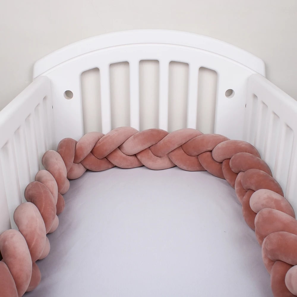 Gros plan sur la finition douce de la tresse de lit