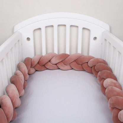 Gros plan sur la finition douce de la tresse de lit