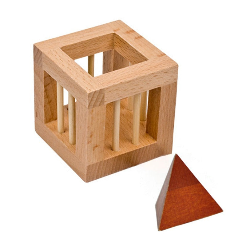 Solution du casse-tête pyramide en bois dans une cage