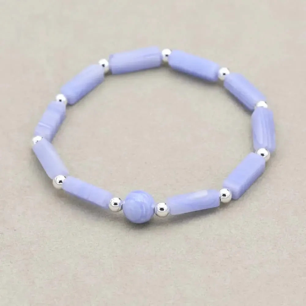 Détails des textures variées des perles facettées