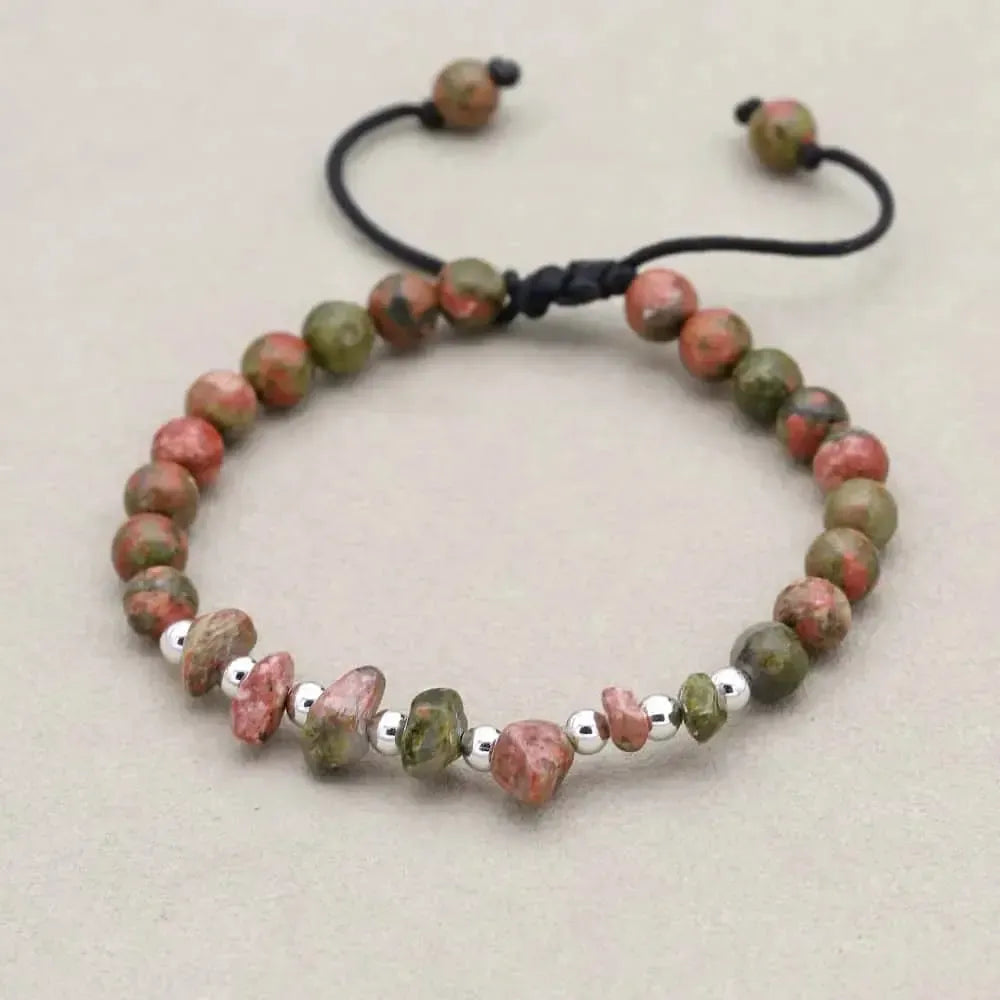 Bracelets avec perles de différentes tailles et couleurs naturelles