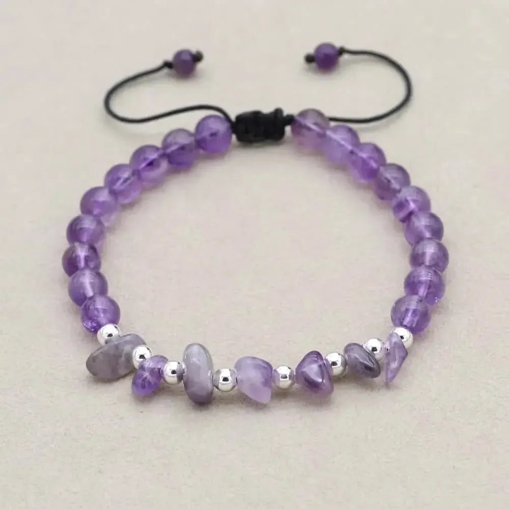 Ensemble de bracelets montrant différentes formes de perles