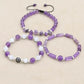 Vue d'ensemble des bracelets apaisants sur surface claire