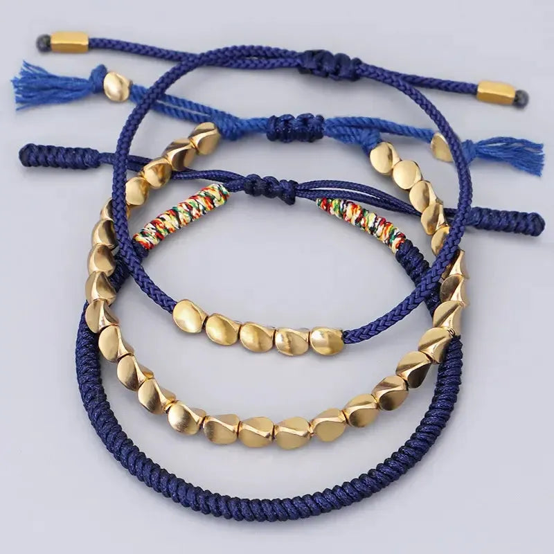 Trio de bracelets porte-bonheur en fil bleu et cuivre