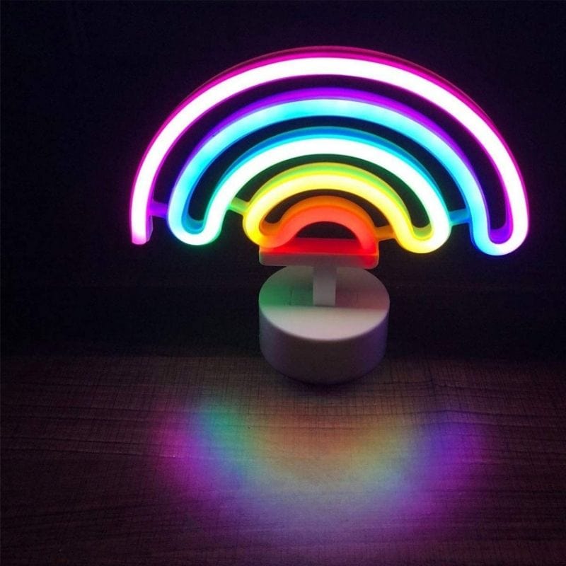 Lumière douce multicolore projetée par veilleuse LED