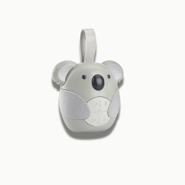 Enfant endormi à côté de la veilleuse koala allumée