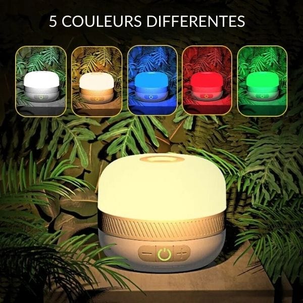 Veilleuse USB C allumée en mode blanc chaud sur une table
