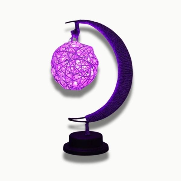 Veilleuse en rotin avec lumière mauve, ambiance relaxante