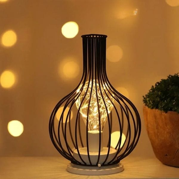 Veilleuse moderne avec structure en fer forgé noir