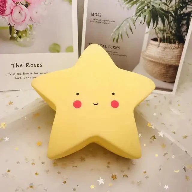 Veilleuse étoile jaune LED diffusant une lumière douce