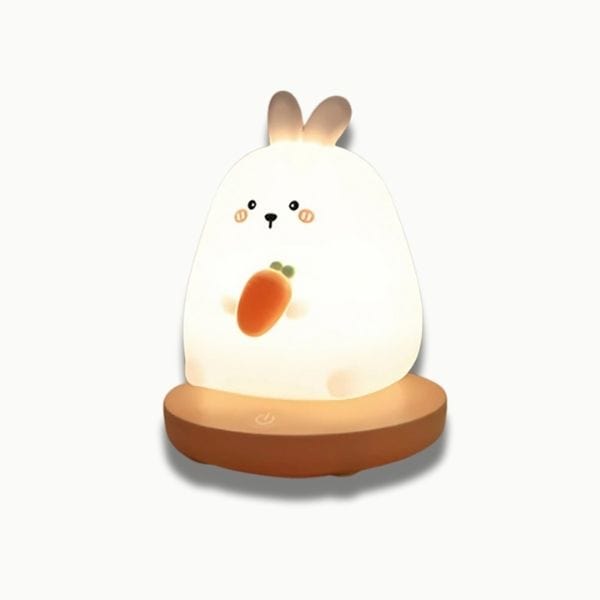 Vue latérale de la veilleuse lapin sur une table