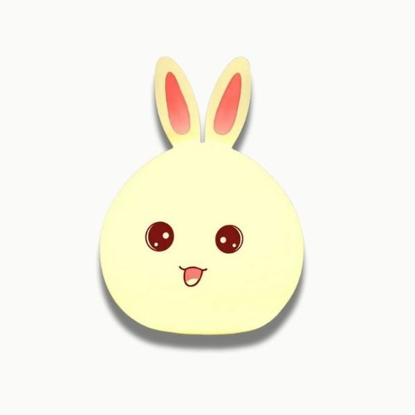 Vue rapprochée d'une veilleuse lapin allumée