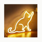 Veilleuse chat LED posée sur une table de nuit