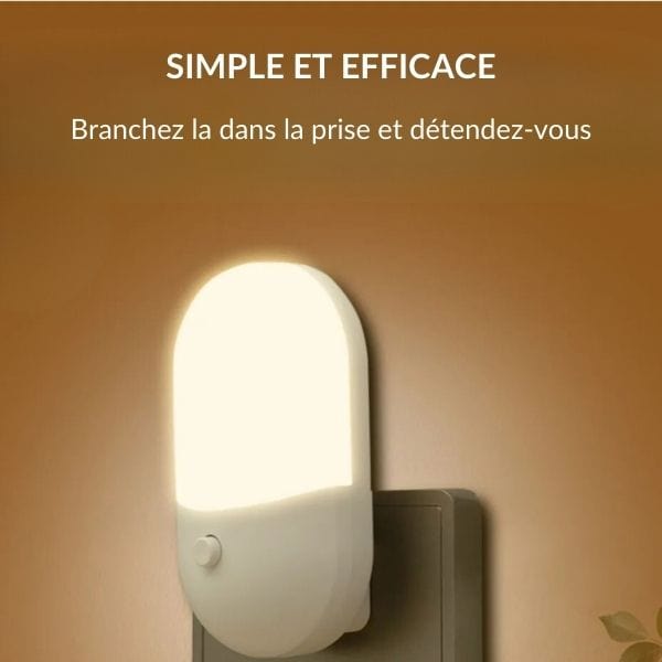 Veilleuse murale LED bicolore branchée sur une prise murale